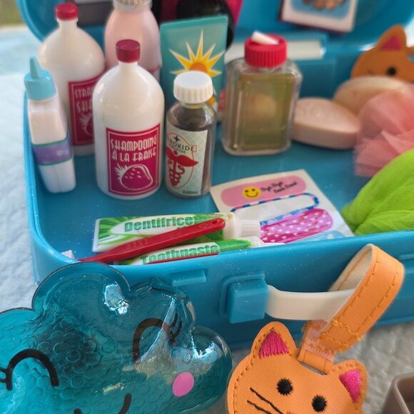 Our Generation Travel Playset and Toiletries - Picture 7 of 17